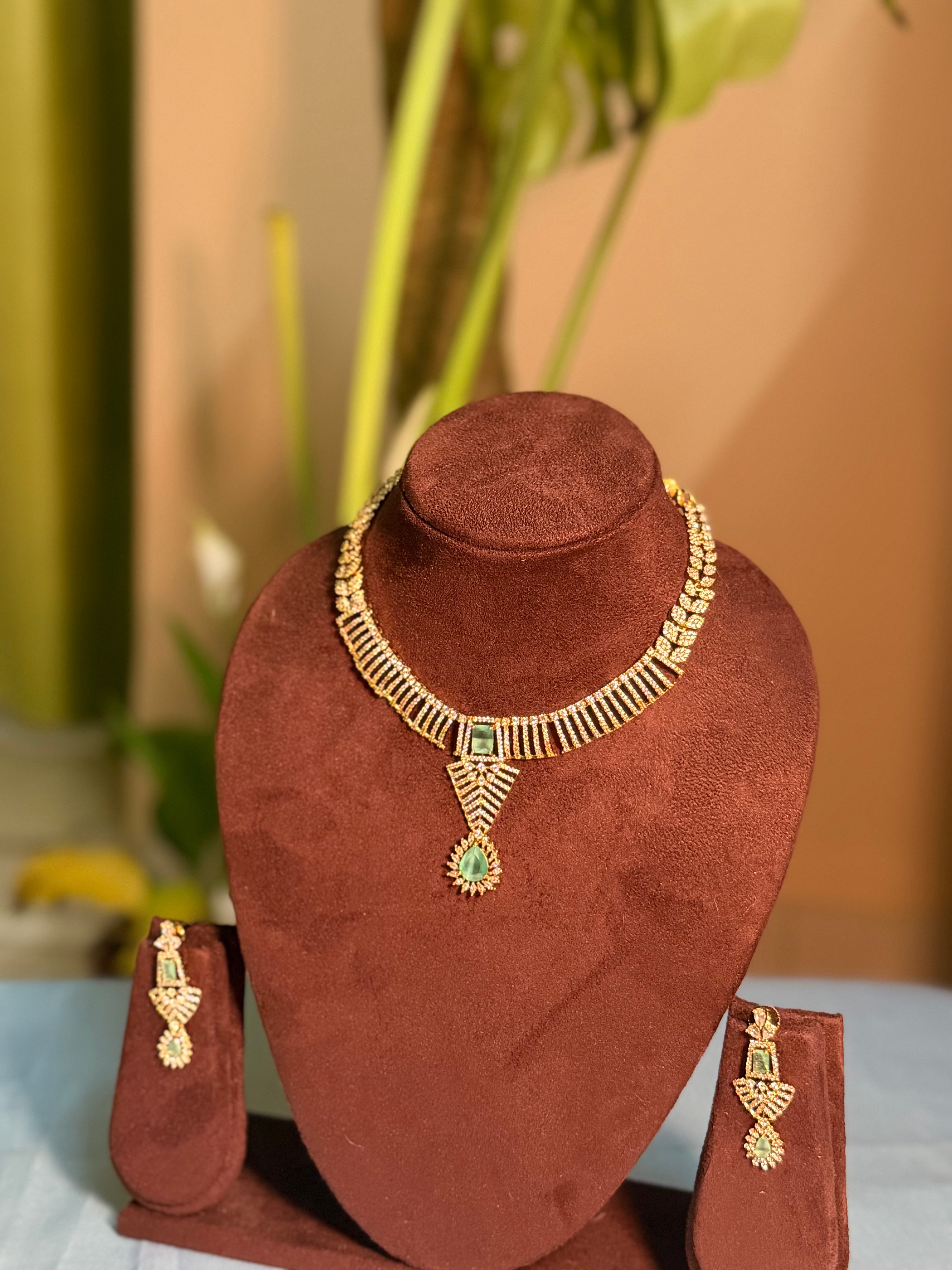 Blue Radiance diamond necklace set