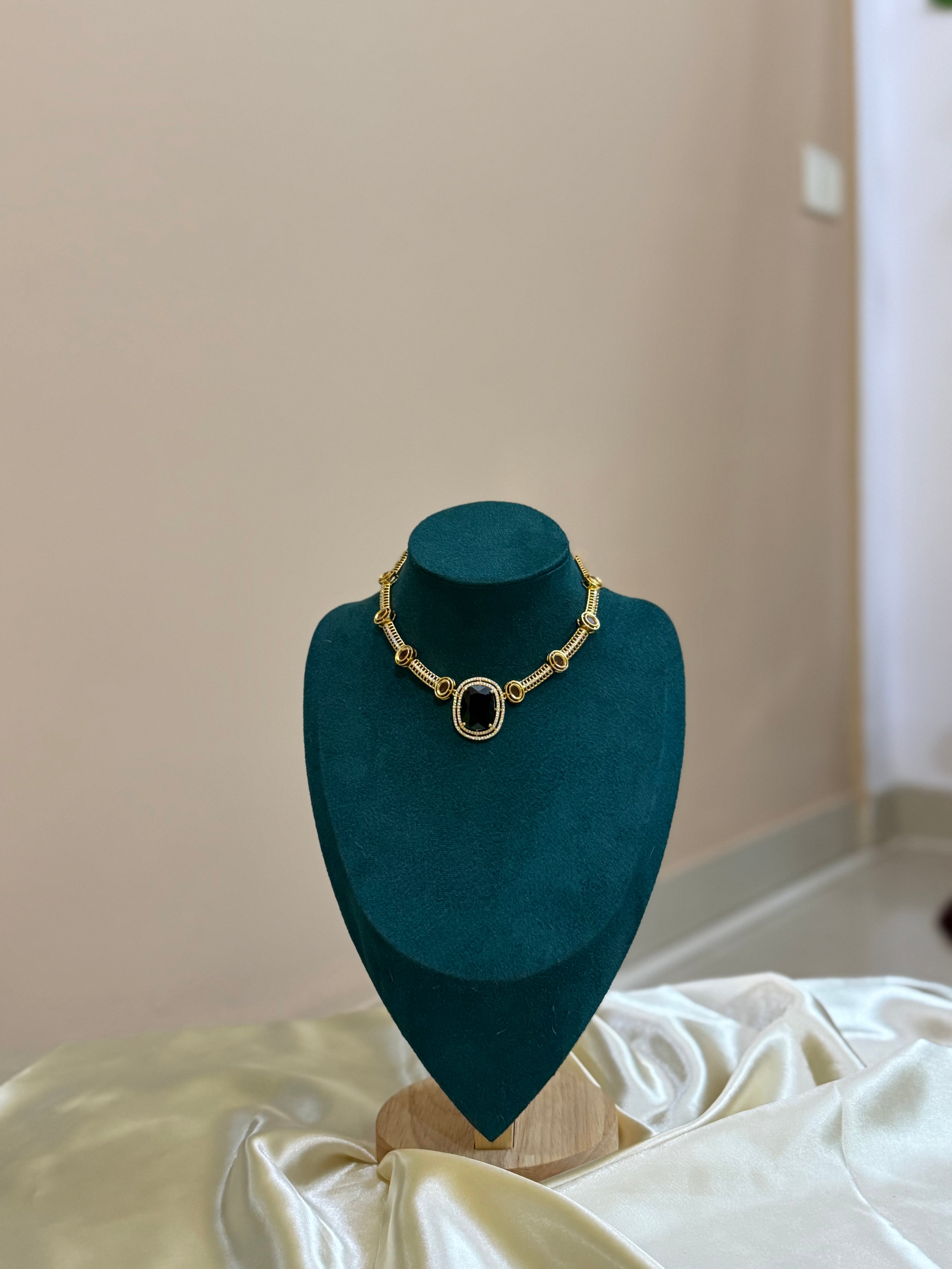 Midnight Regal Halo Choker