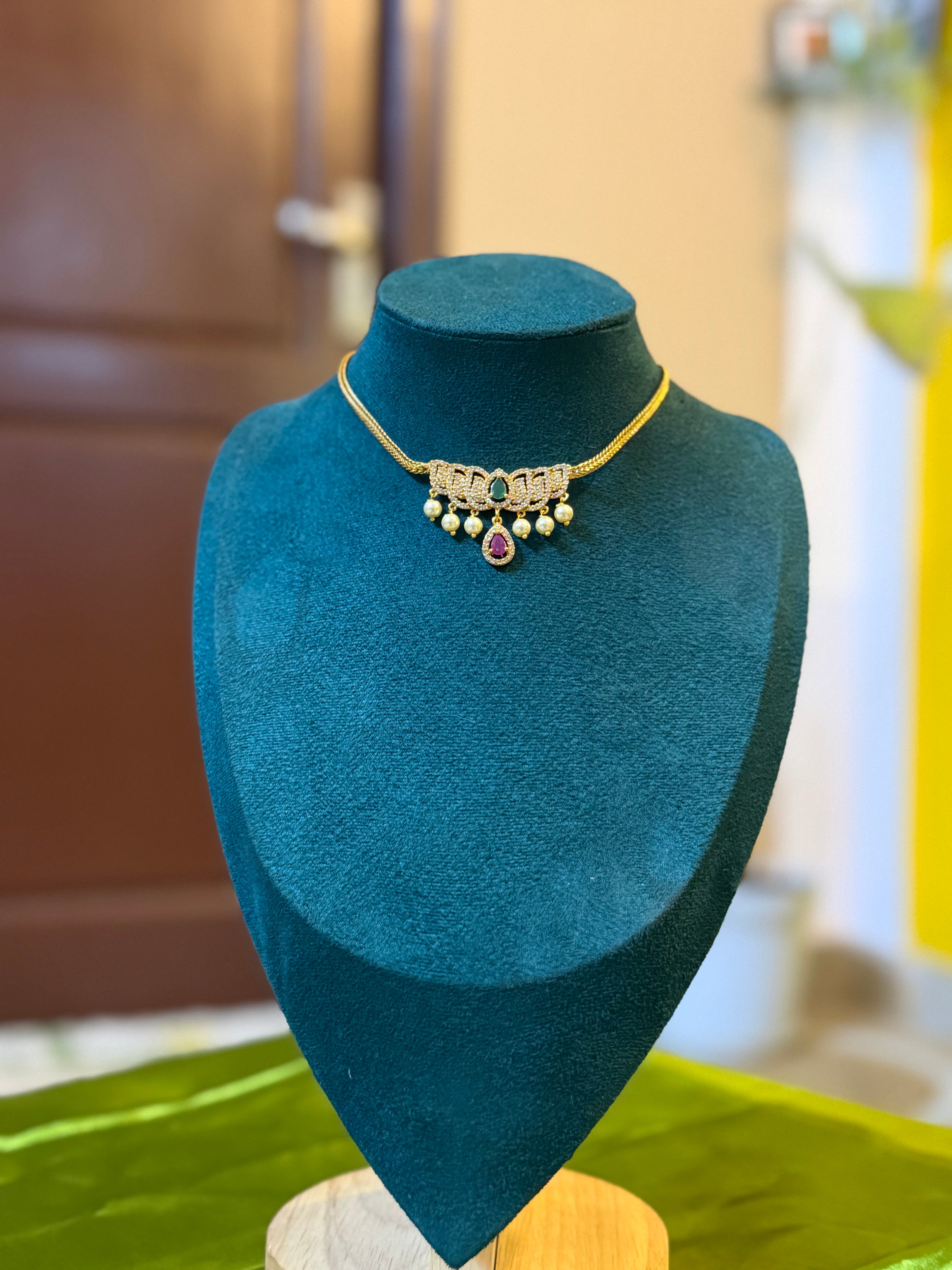 Single Pendant Lotus Pearl Drop Choker