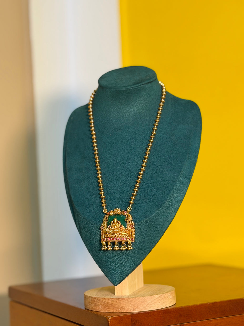 Dotted Pattern Lakshmi Chain
