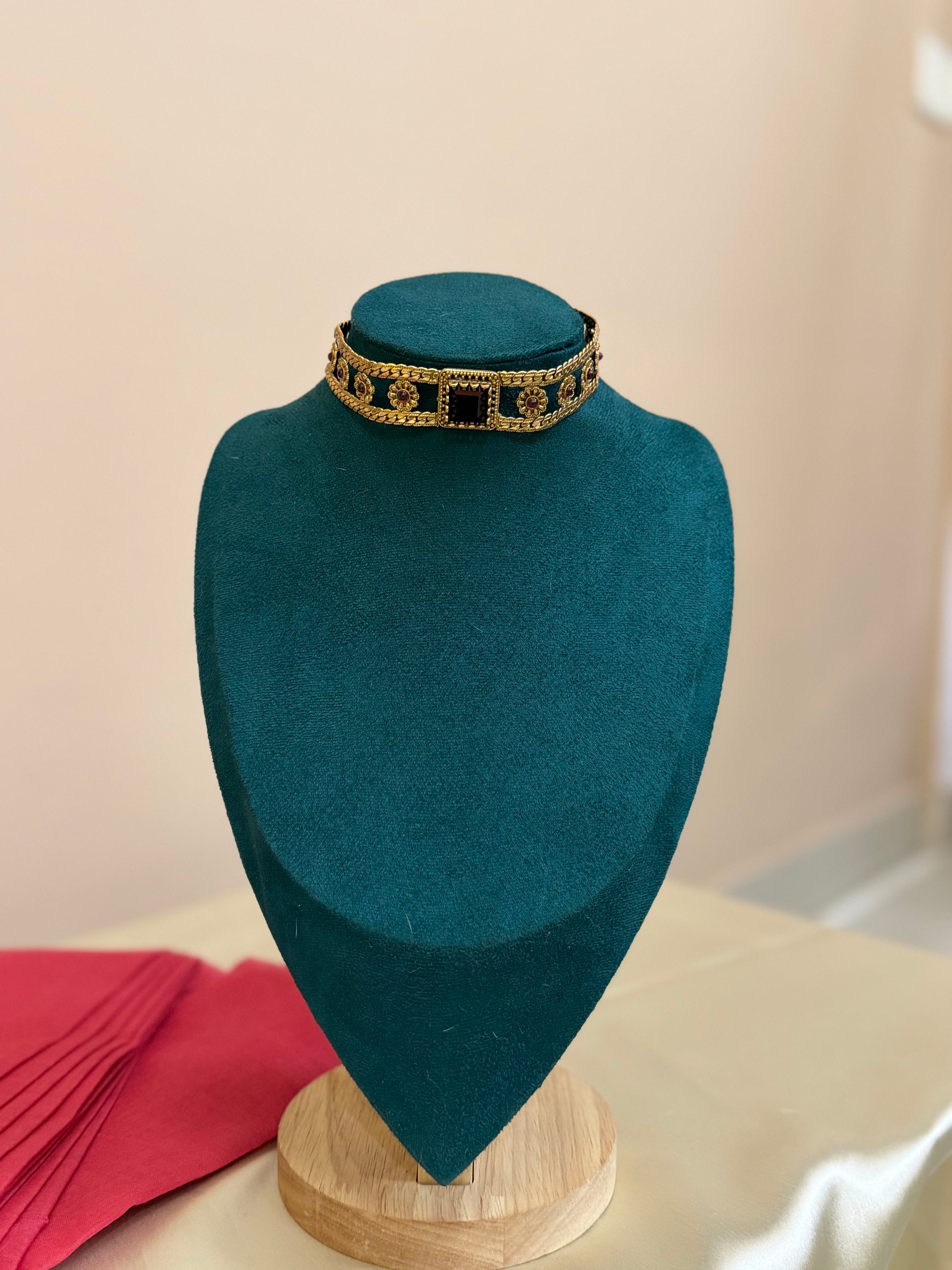 Antique NonIdol Western Choker