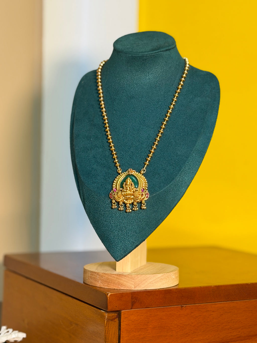 Dotted Pattern Lakshmi Chain