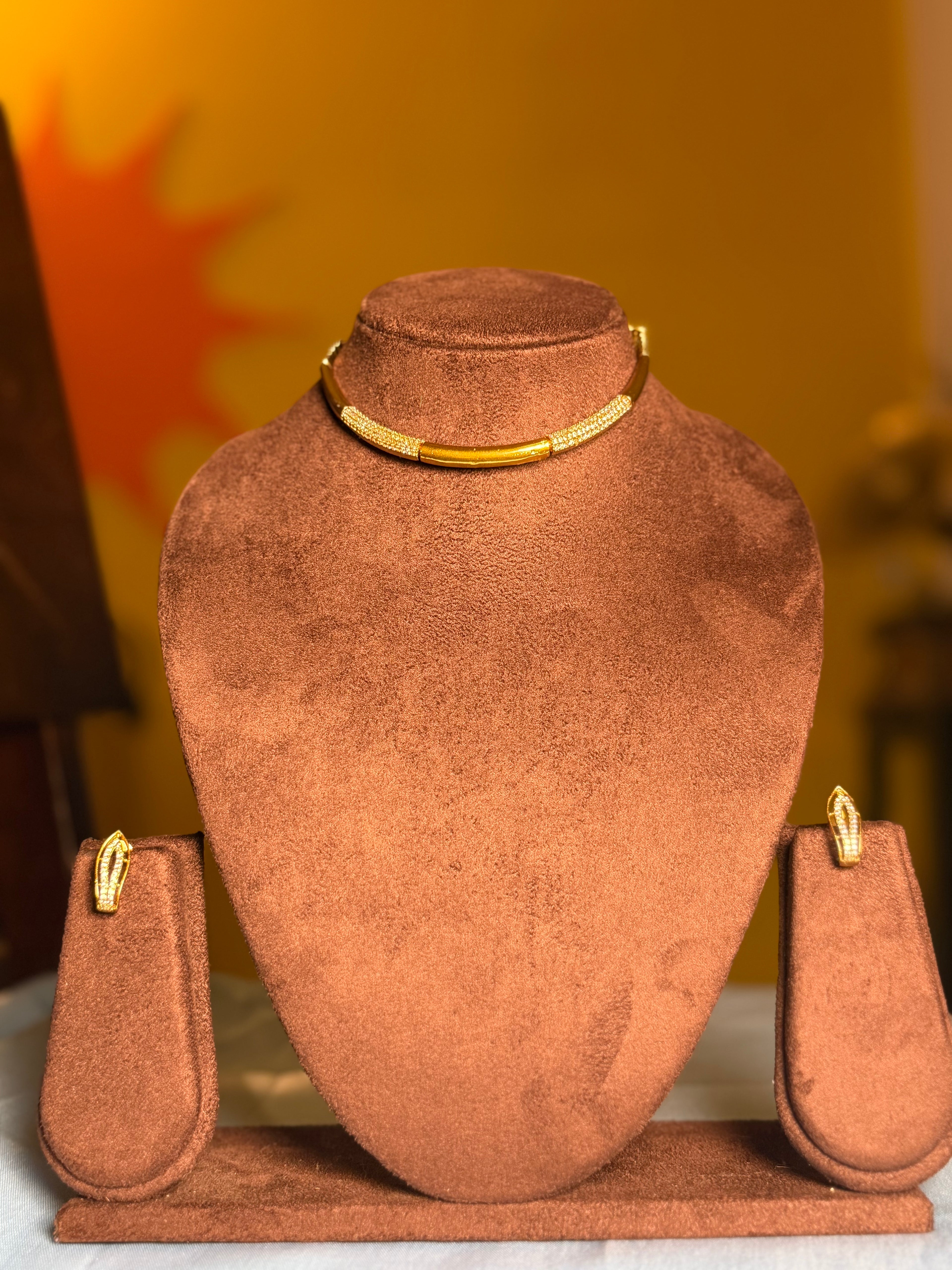 Simple Hasli Stoned Choker