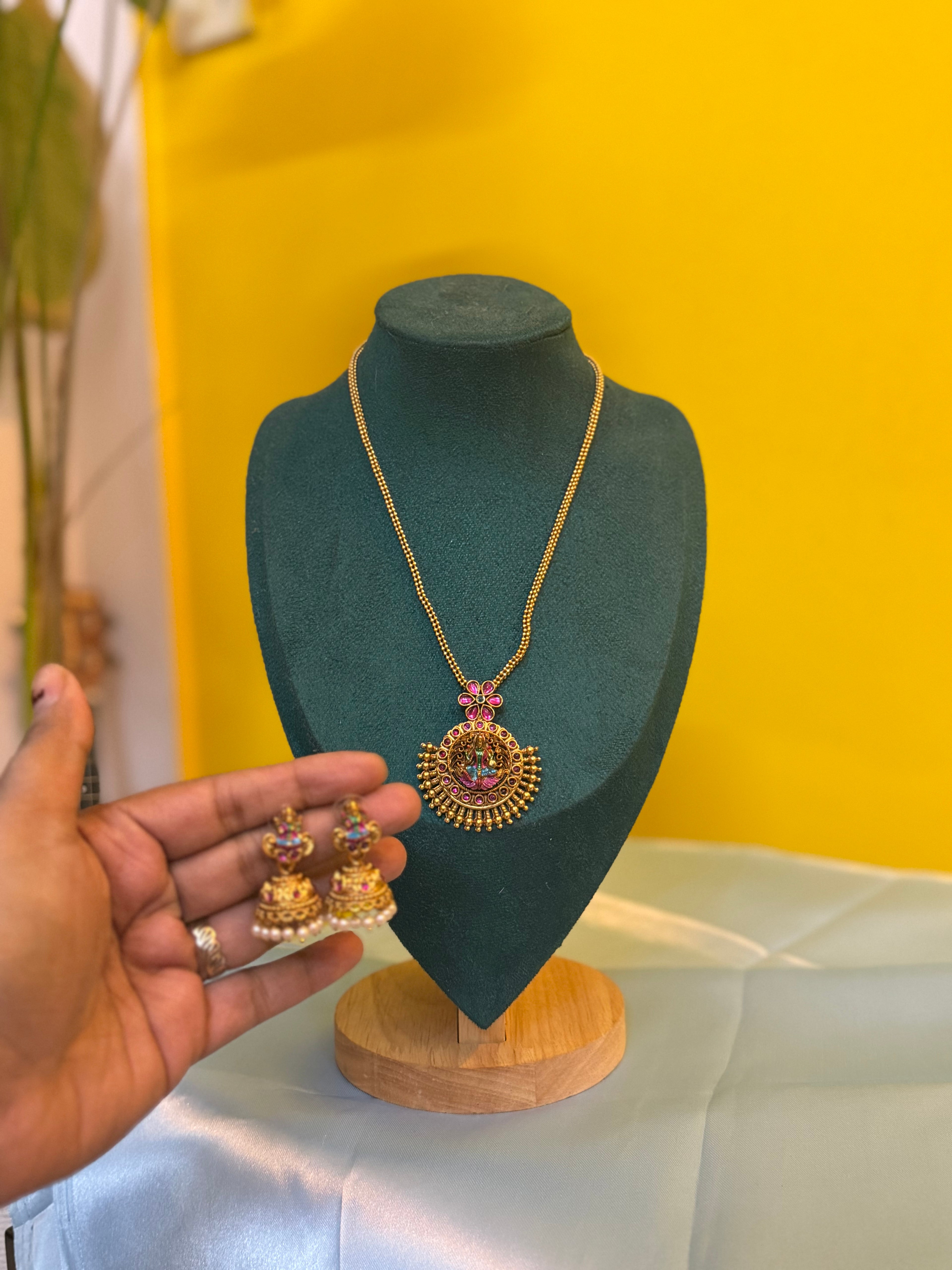 Lakshmi Dotted Princess Length Chain