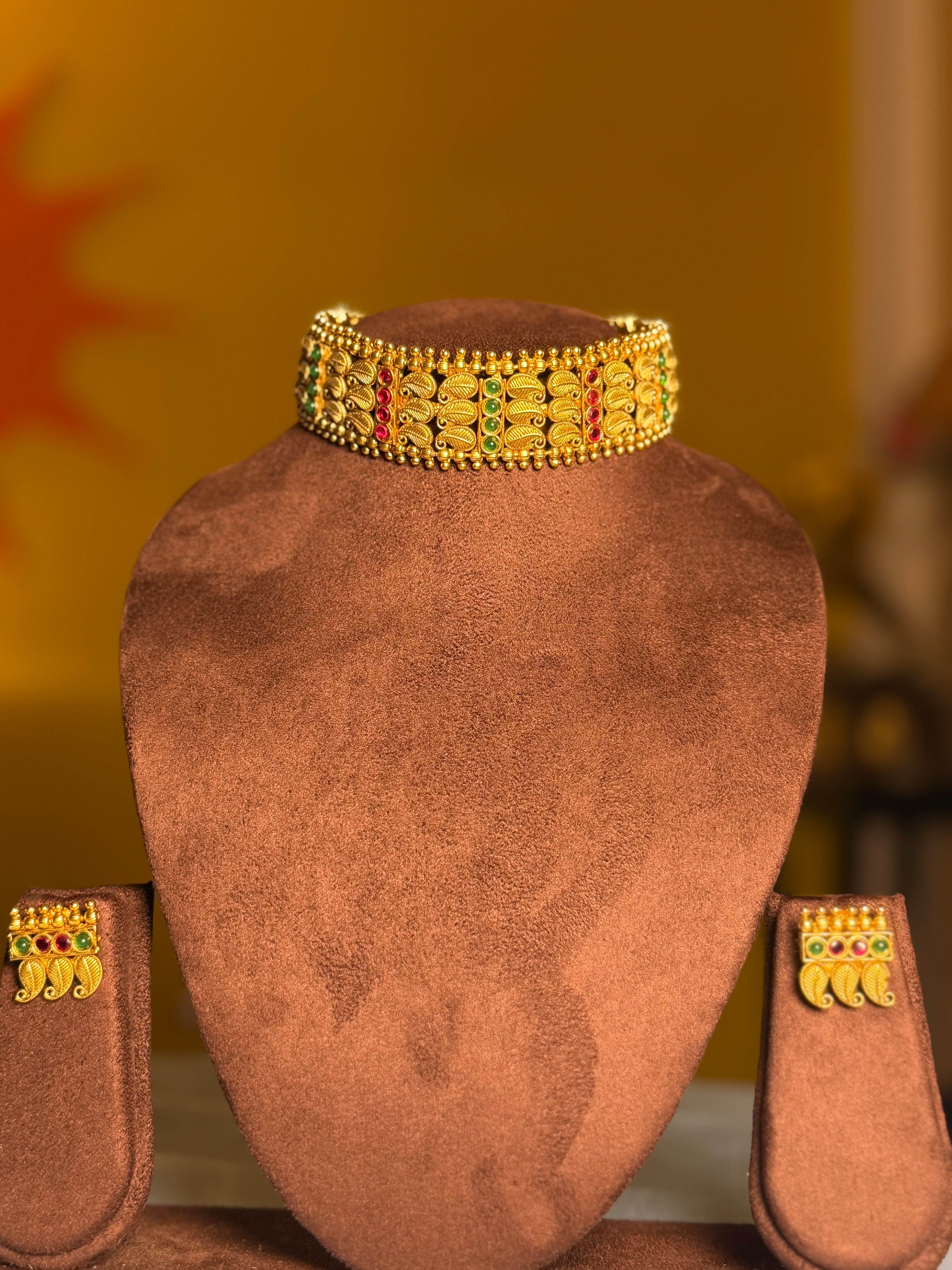 Yellow gold Heritage Temple Non-idol Choker