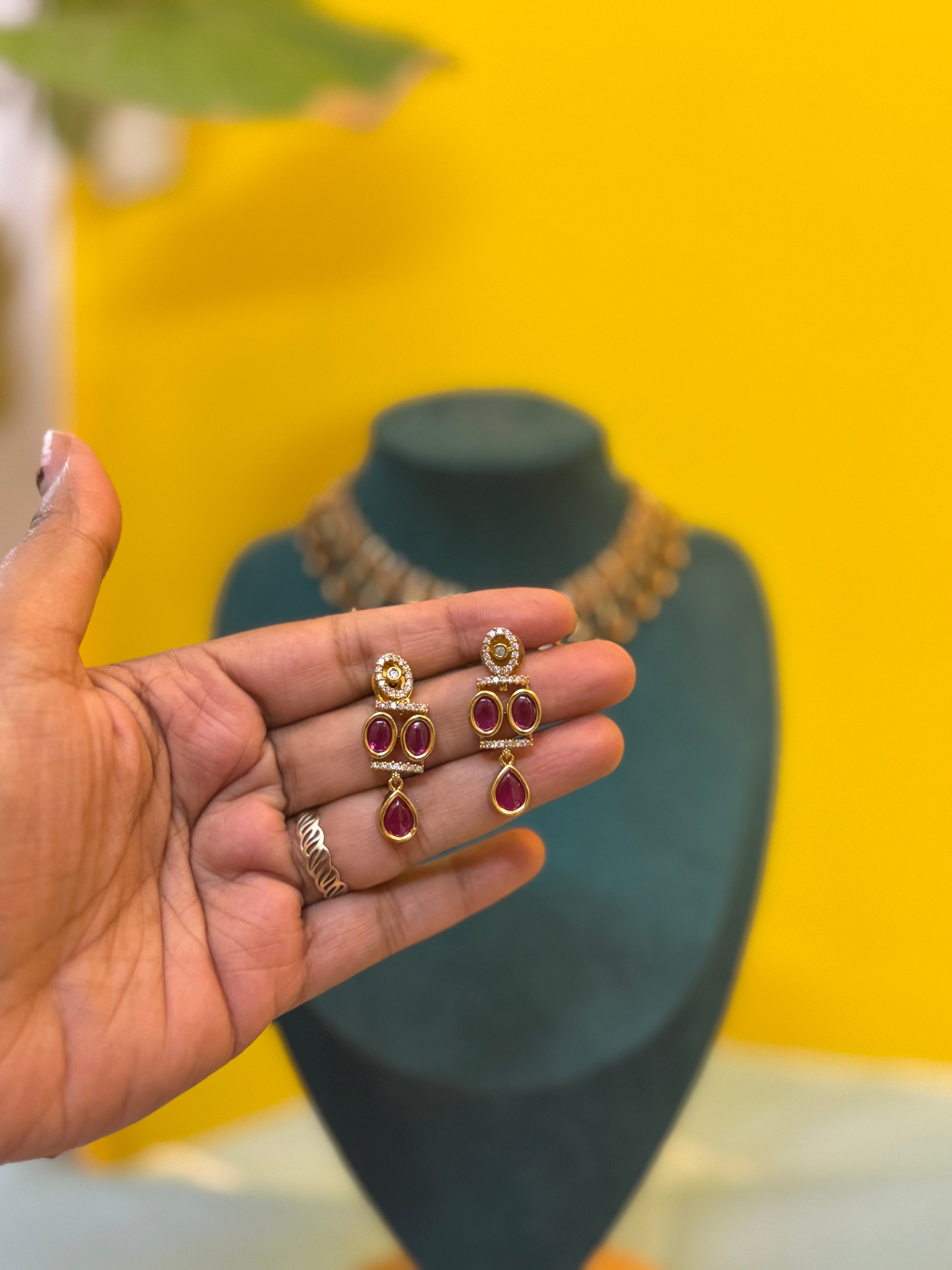 Rakta Amara Teardrop Choker