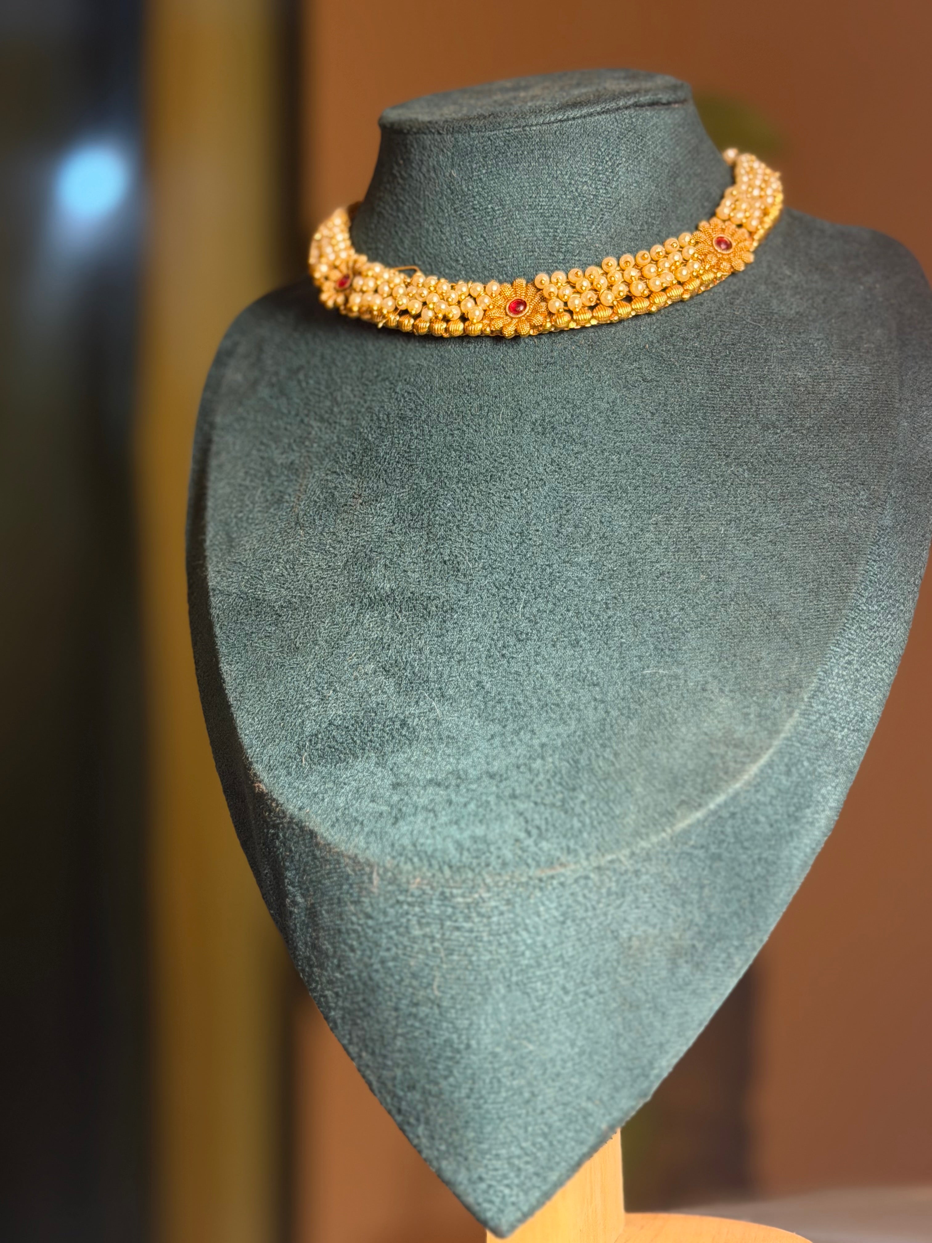 Gold Platted Flower Beaded Necklace