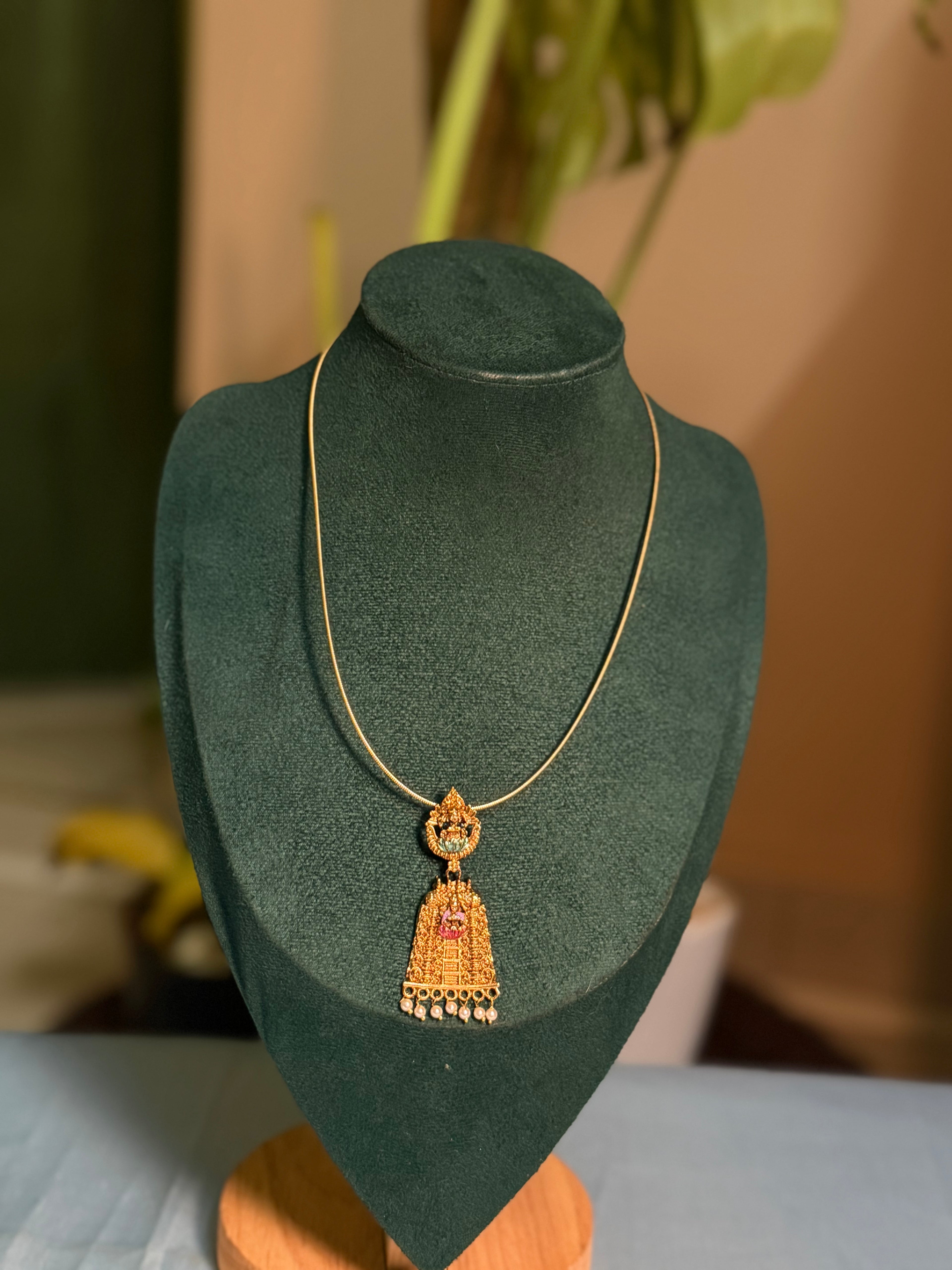 Simple Pendant Thanjavur Temple