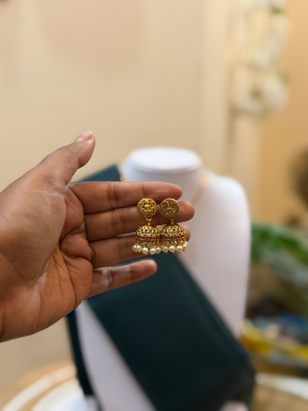 Lakshmi Vritta Pendant Necklace
