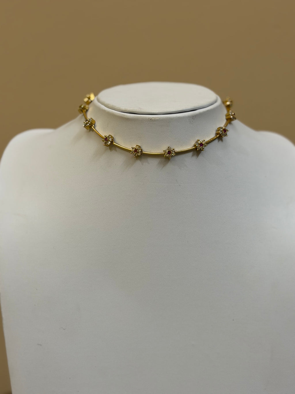 One liner Flower AD stone Choker