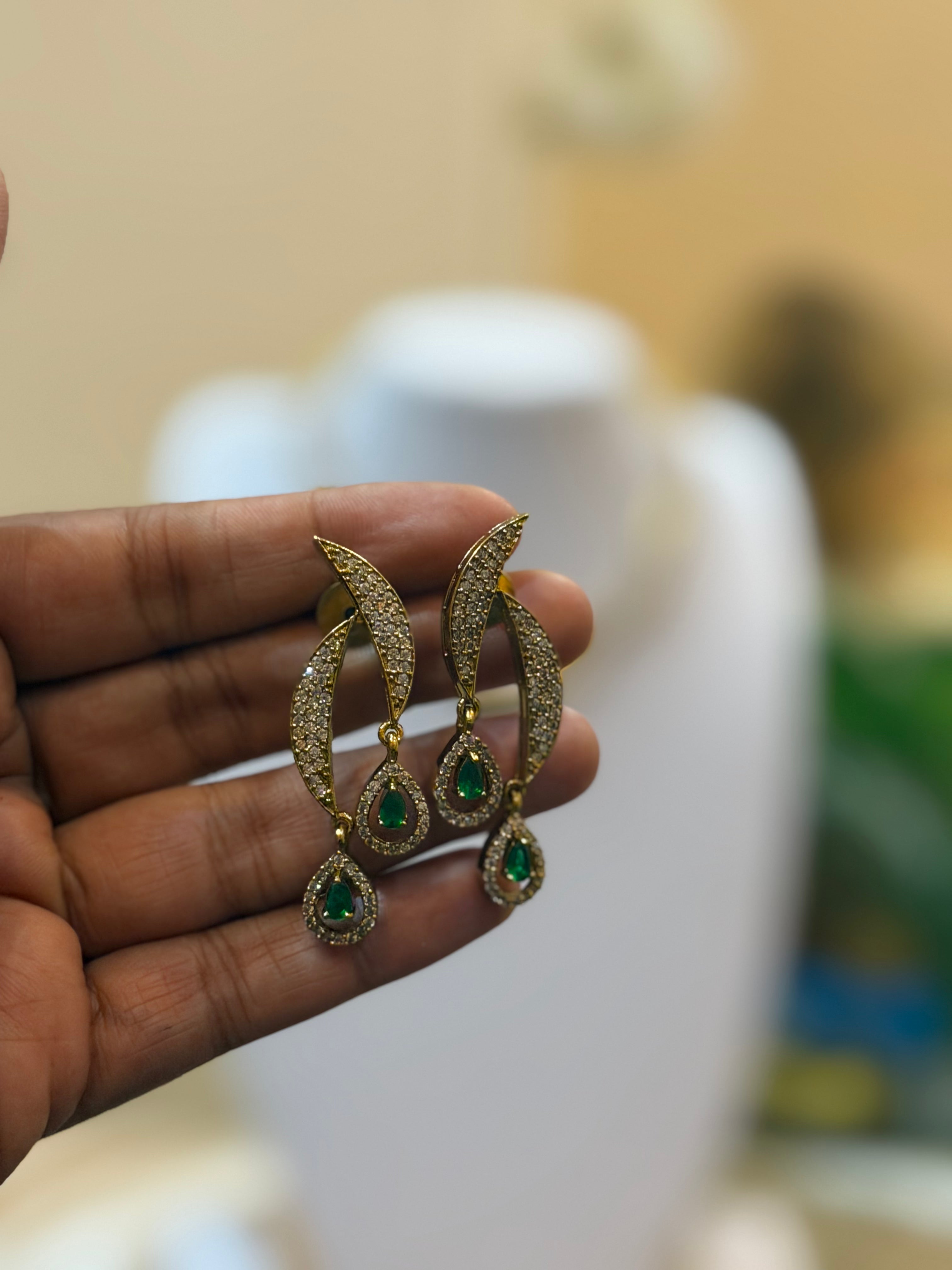 Emerald Aura Necklace