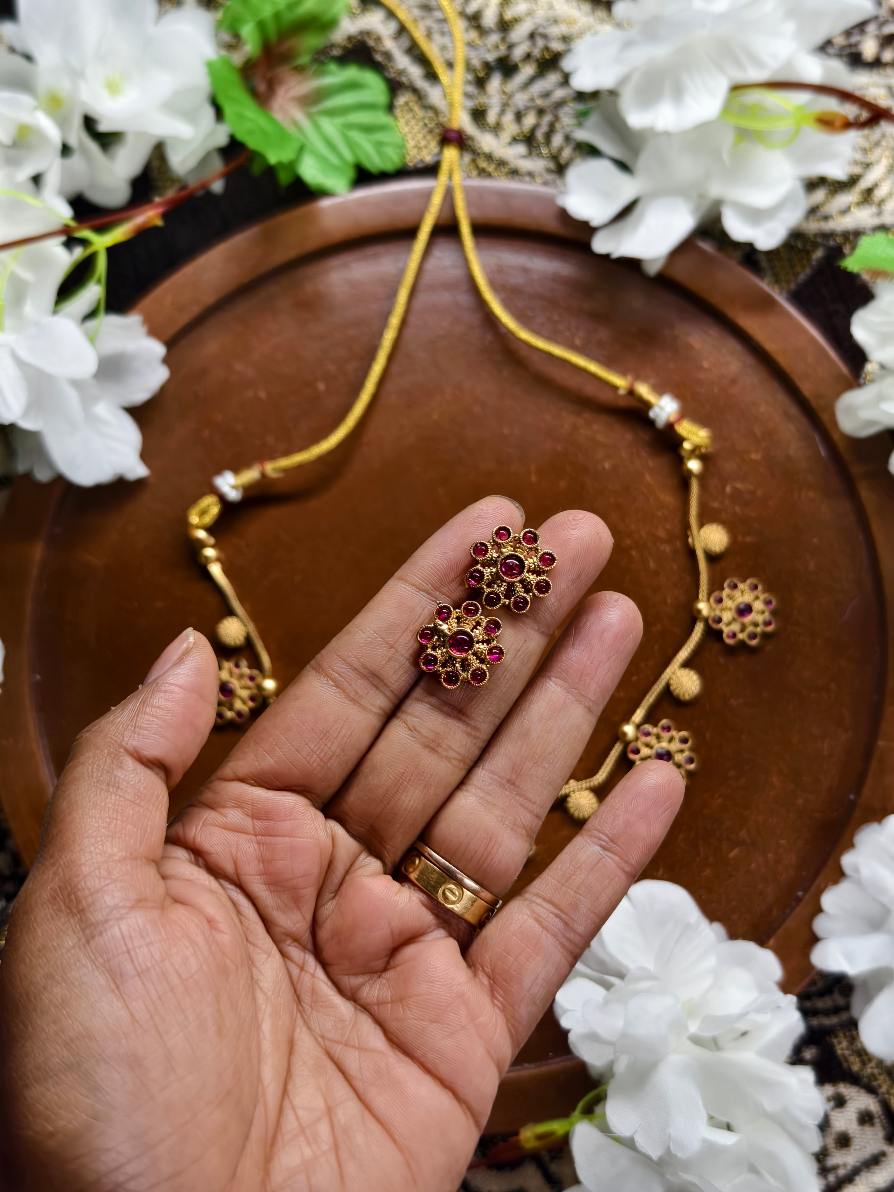 Simple Flower Design Necklace