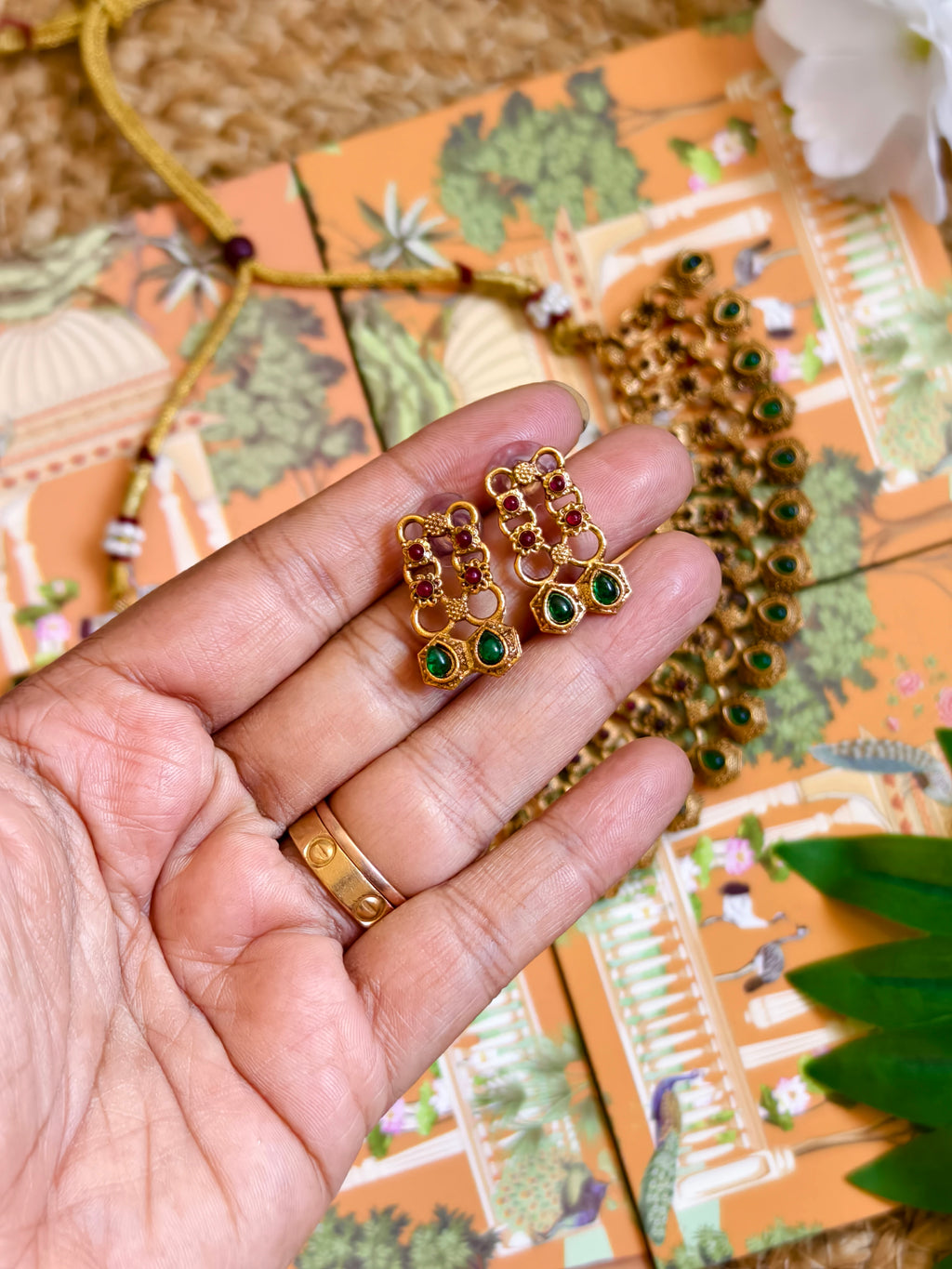 Green Stone Drop Design Necklace