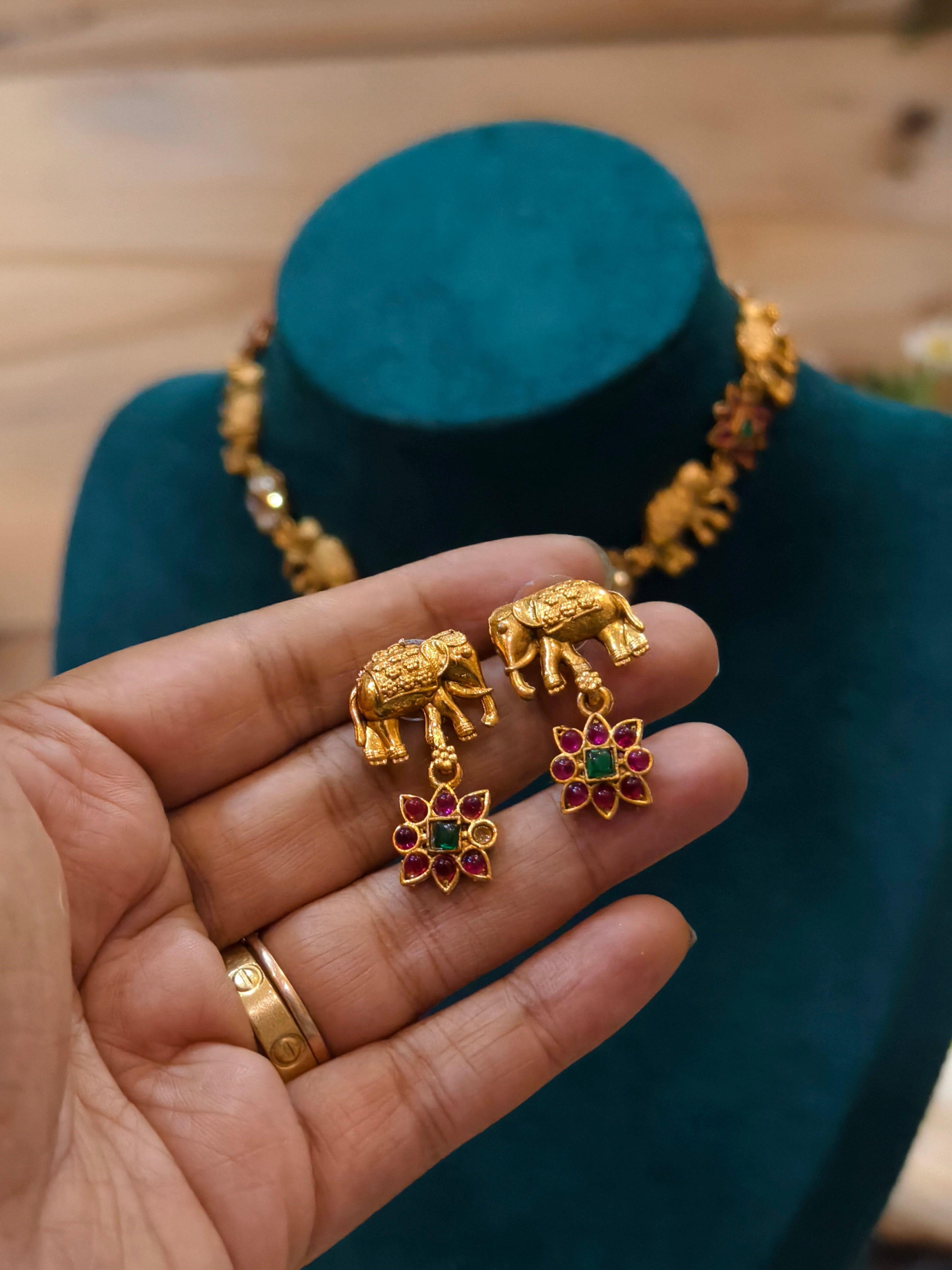 Cute Elephant Design Choker
