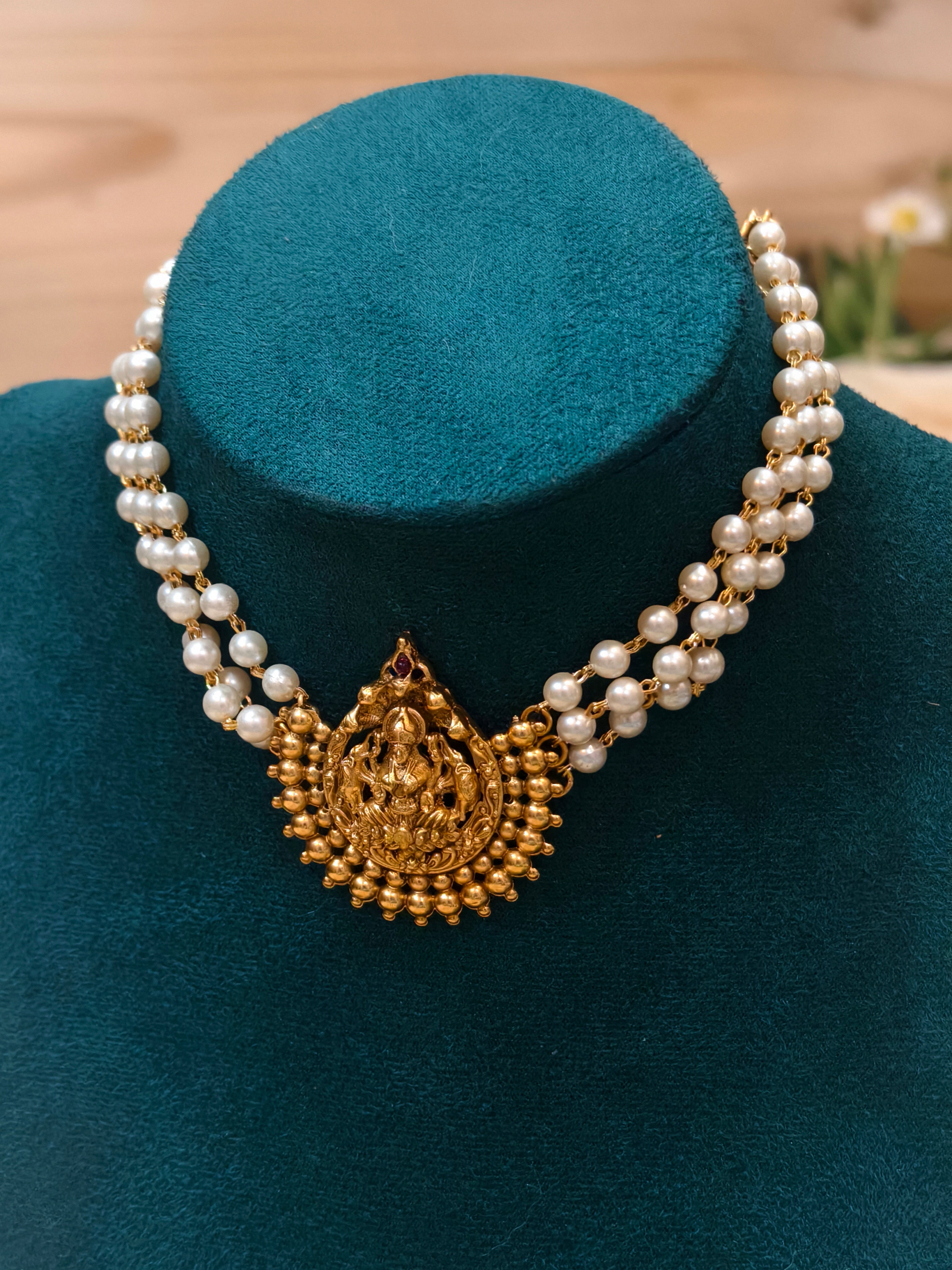 Neck Hugging Beads Choker set