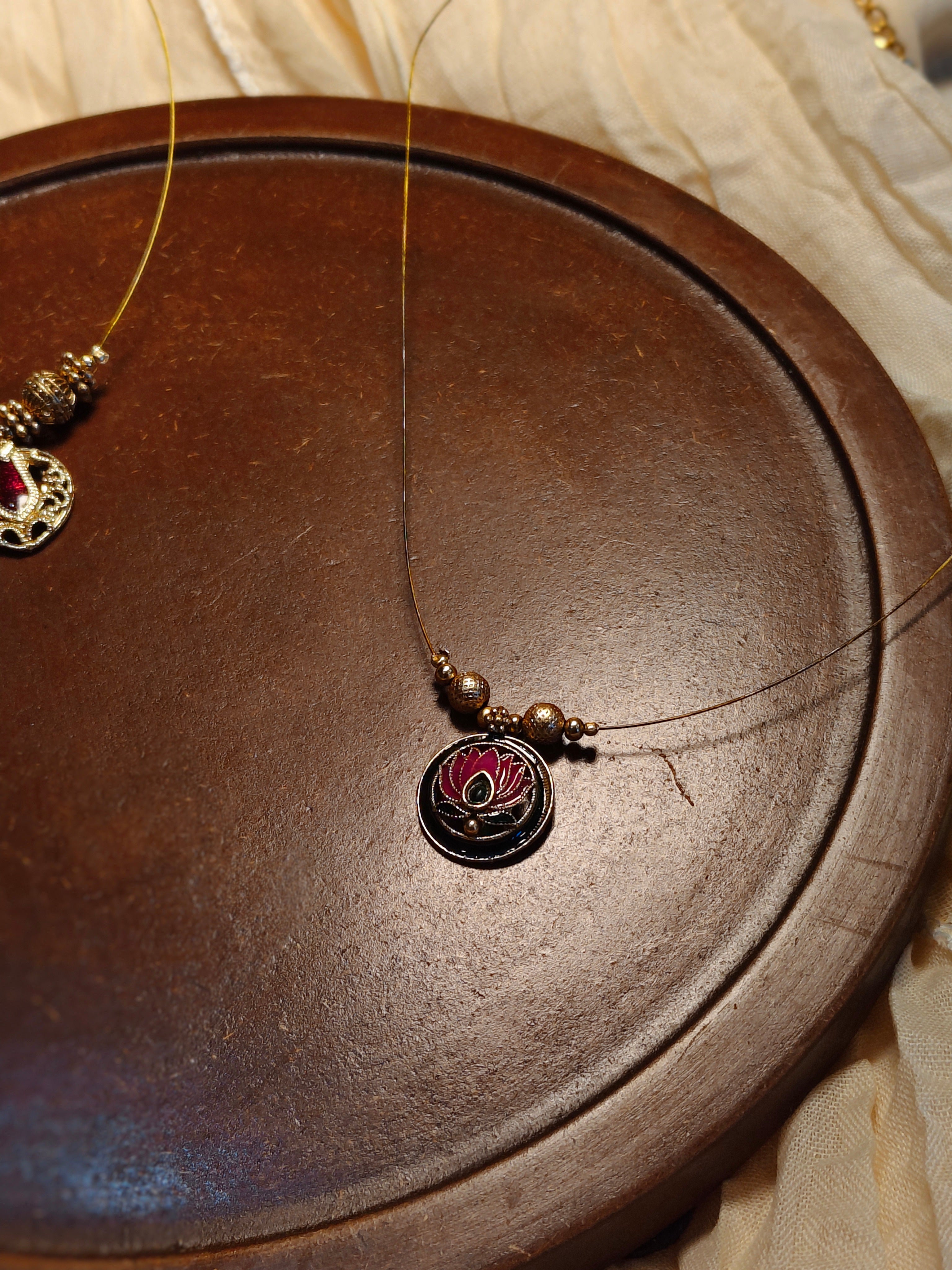 Black Blend Lotus Design Invisible chain
