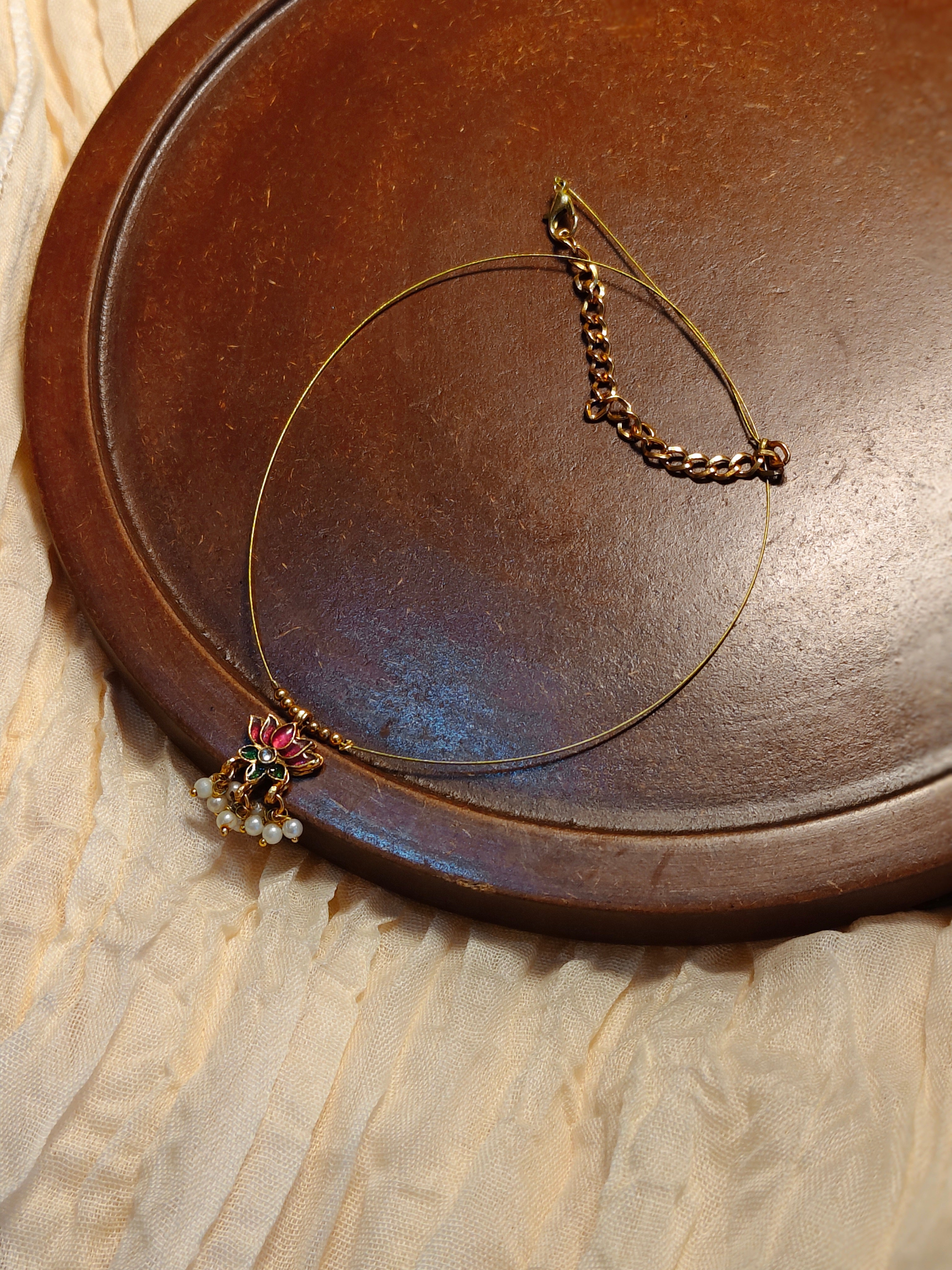 Lotus-Bead Invisible chain
